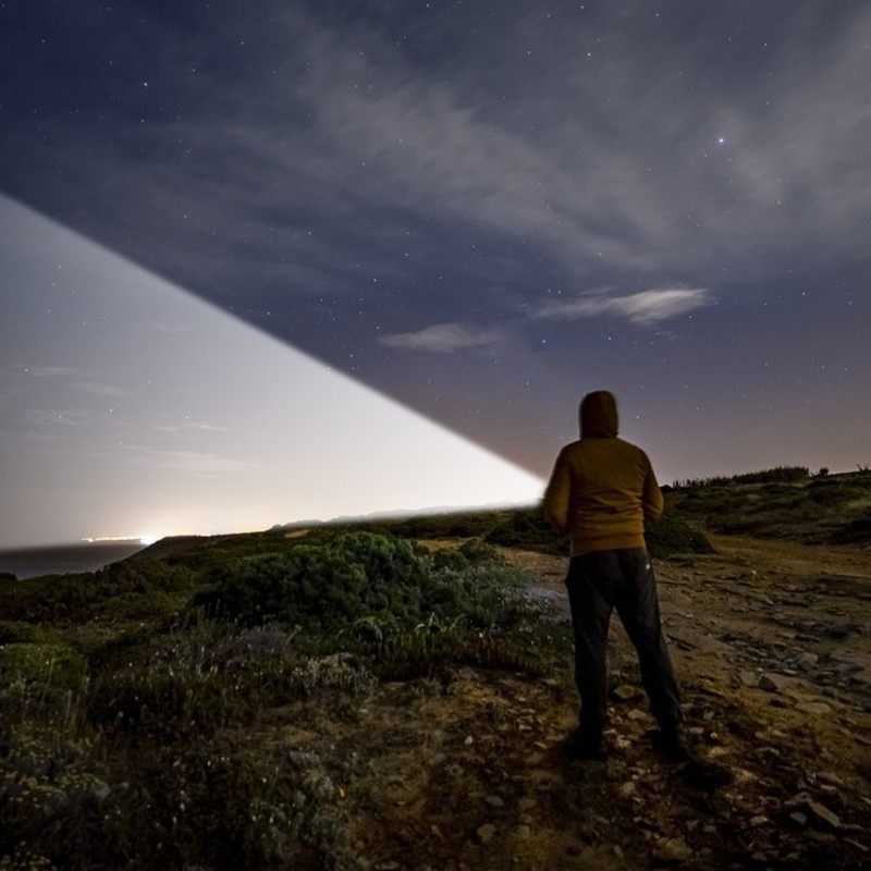 MAMBA Lampe Torche LED Rechargeable 5 000 Lm avec Power Bank - VELAMP - ST144