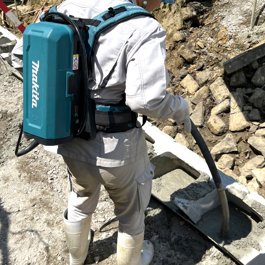 Vibreur à béton 40V MAX Ø43 mm - 1,5m - MAKITA - VR001CZ