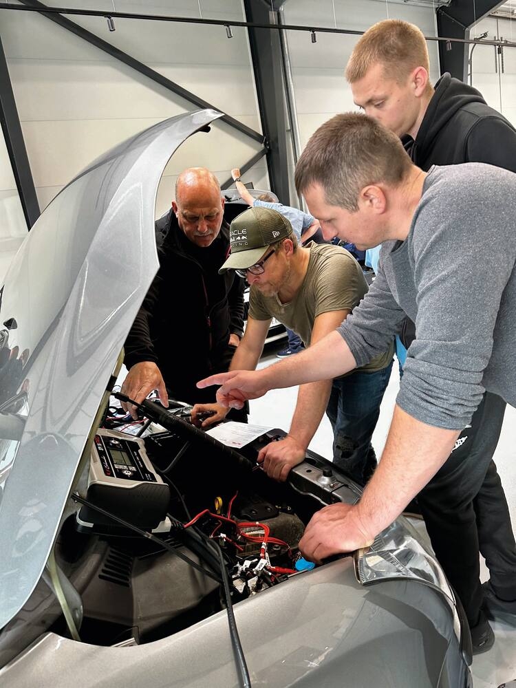 Chargeur de batterie SCHUMACHER automatique 12/24V-25/12,5A SPI 25 PRO - 54068 