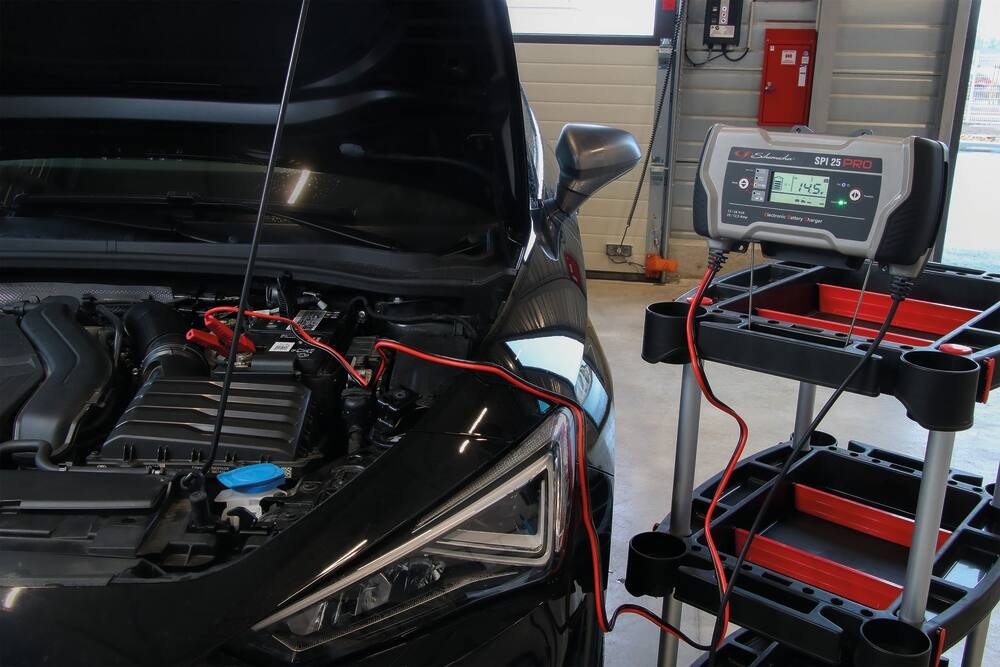 Chargeur de batterie SCHUMACHER automatique 12/24V-25/12,5A SPI 25 PRO - 54068 