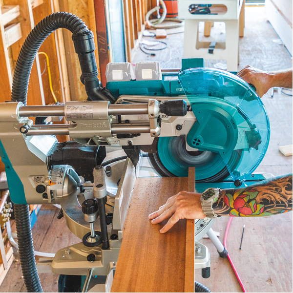 Scie radiale MAKITA 36 V => 2 x 18 V Li-Ion 5 Ah Ø 305 mm - DLS211PT2U