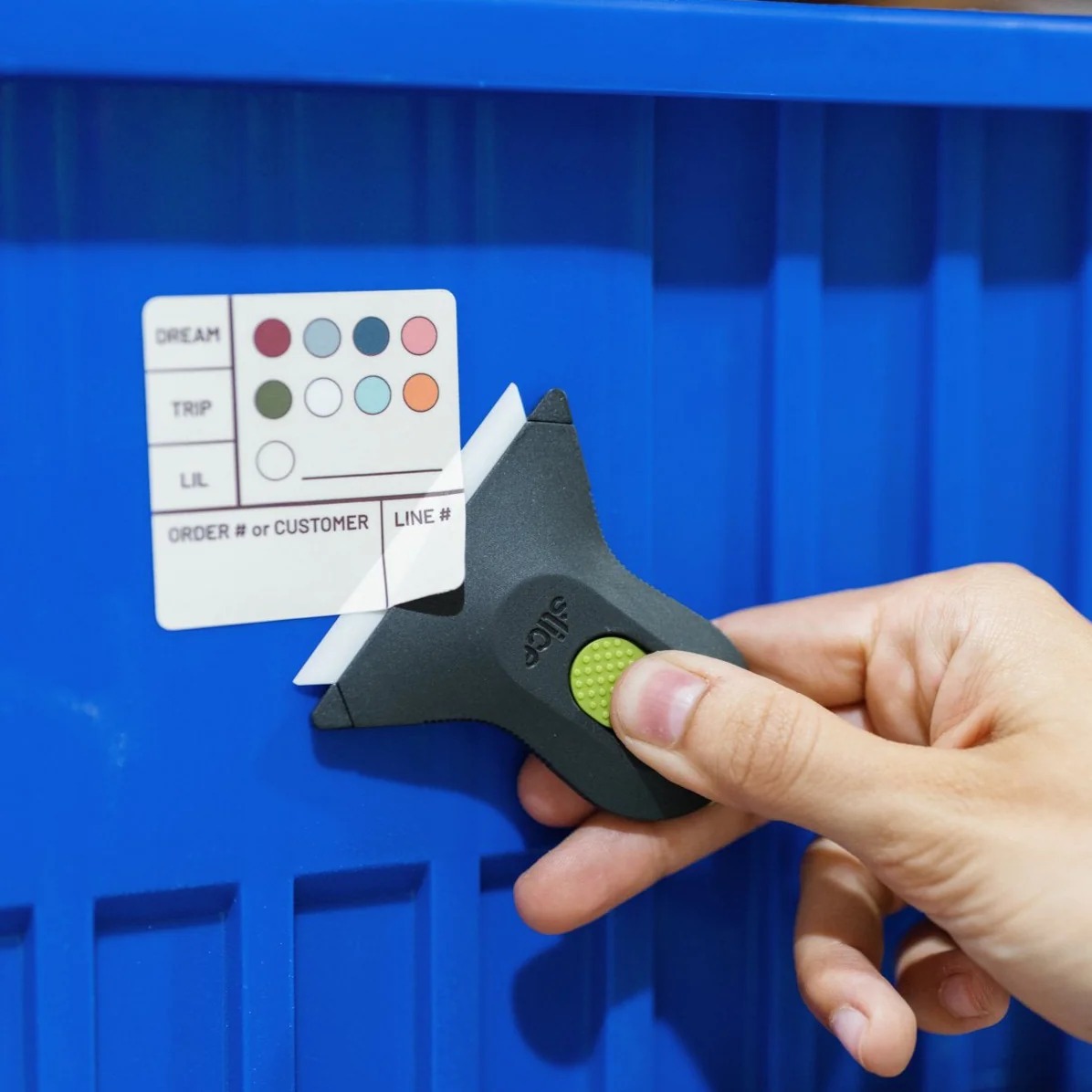 Mini grattoir auto-rétractable - SLICE - 10590