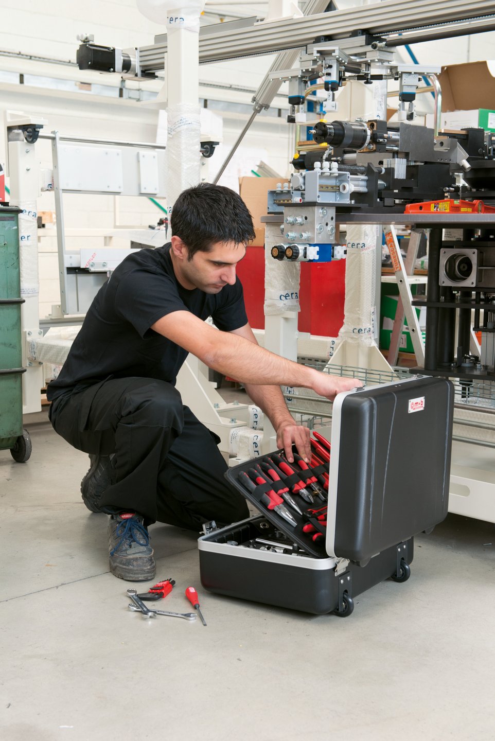 VALISE TROLLEY INTEGRE ABS NOIR 128 PCS MOB - 9538128001