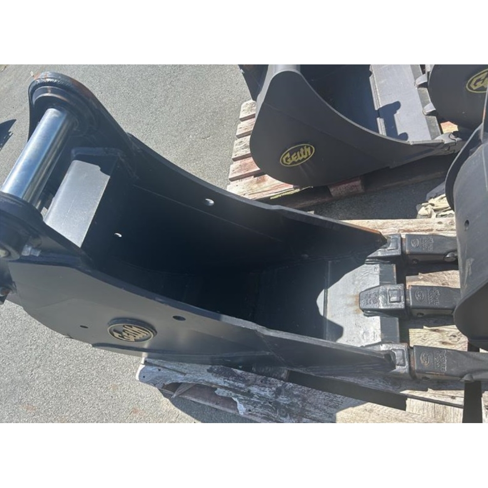 GODET DE TERRASSEMENT GEITH 450MM 14 TONNES - 3 DENTS CATERPILLAR SYSTEME J