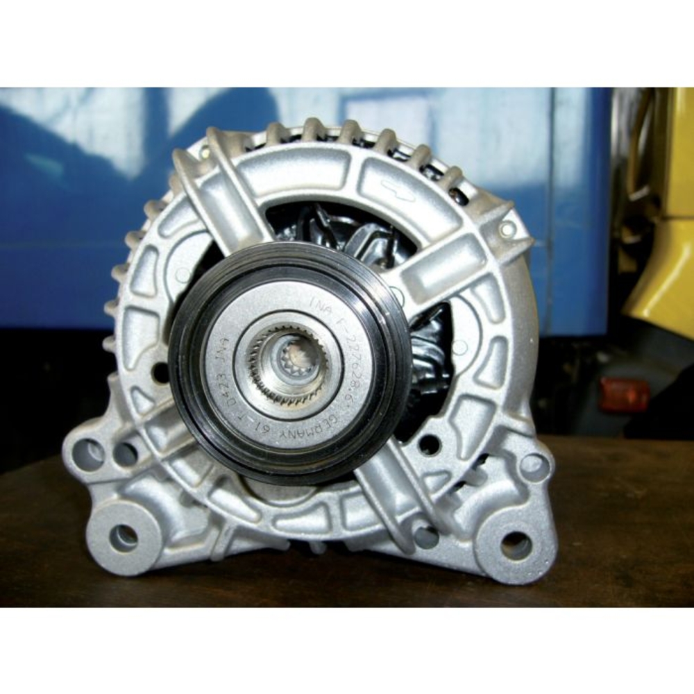 Douille 6 pans pour poulies débrayables d'alternateur Volvo - 10 mm KS TOOLS - 150.3157