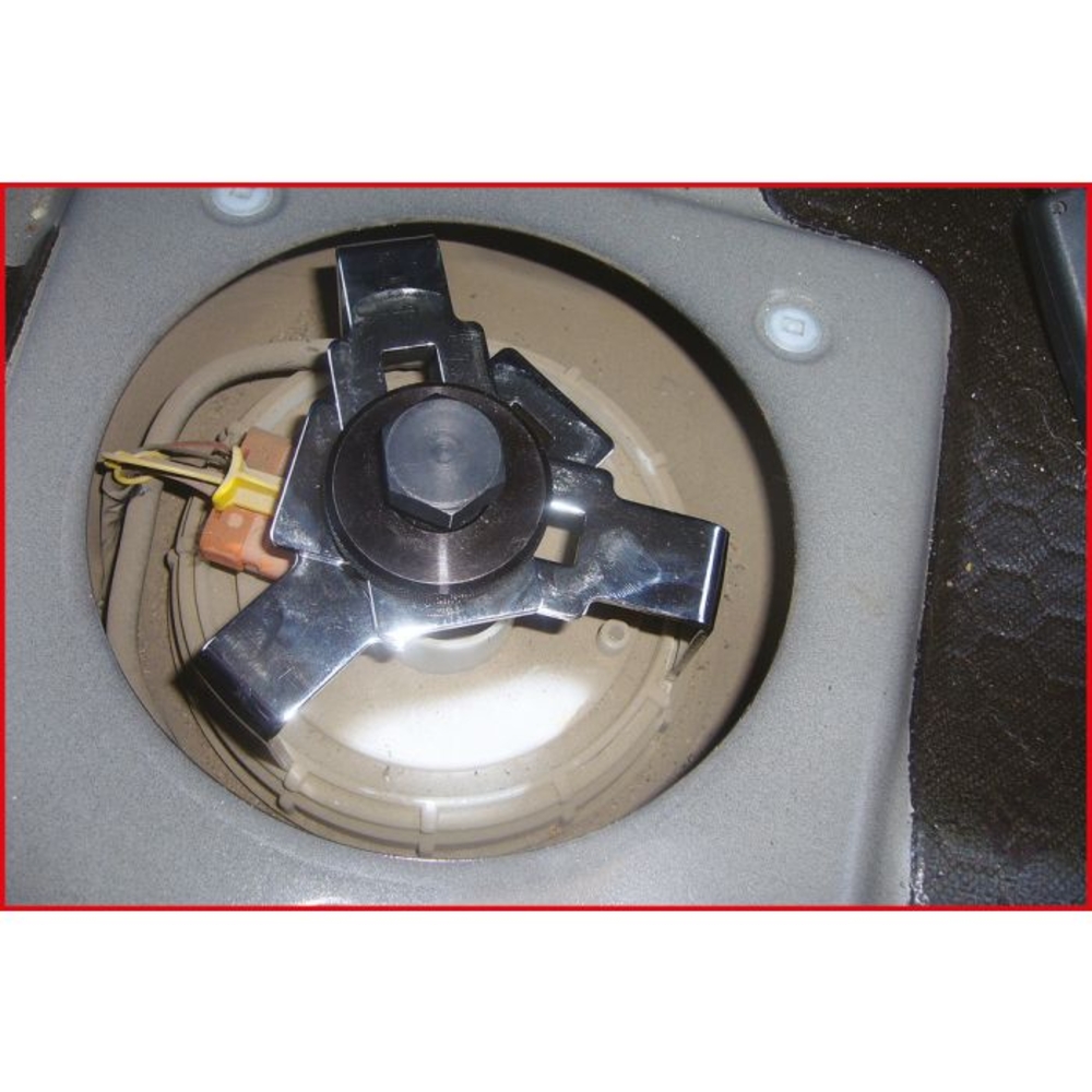 Clé à 3 bras pour trappe de réservoir diamètre 75-160 mm KS TOOLS - 150.9386