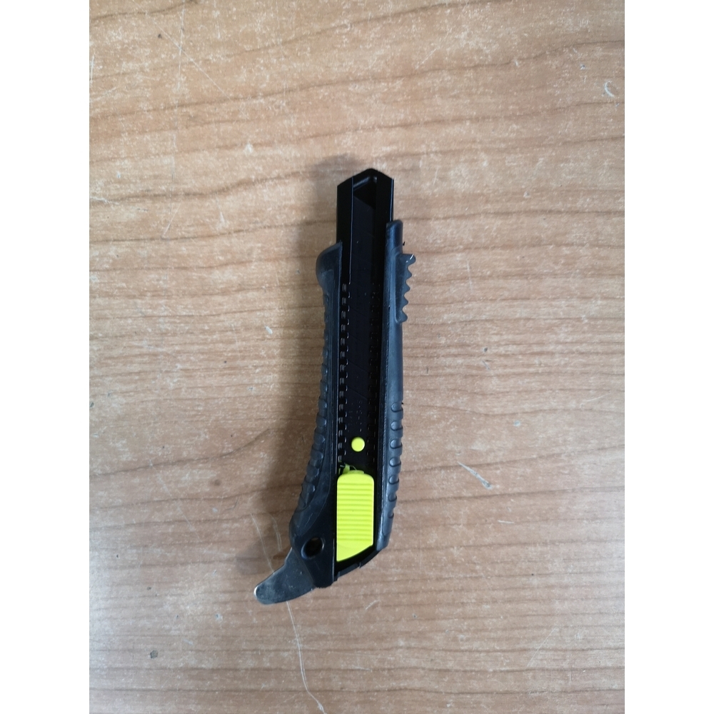 Cutter noir pour ouverture pot de peinture lame 18mm METRICA SK2 9068