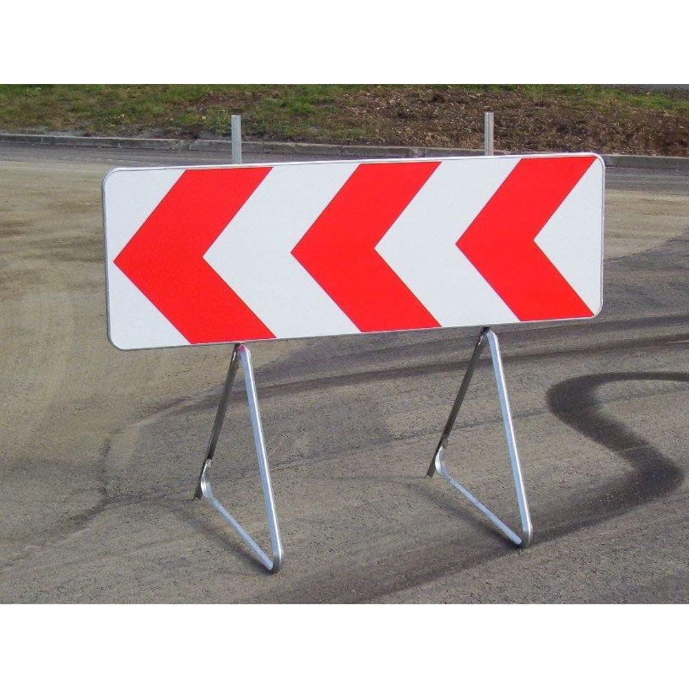 PANNEAU DE SIGNALISATION K8 DEVIATION OU RETRECISSEMENT  DE VOIE 1000X500MM T1 AVEC PIEDS NADIA SIGNALISATION- 201239