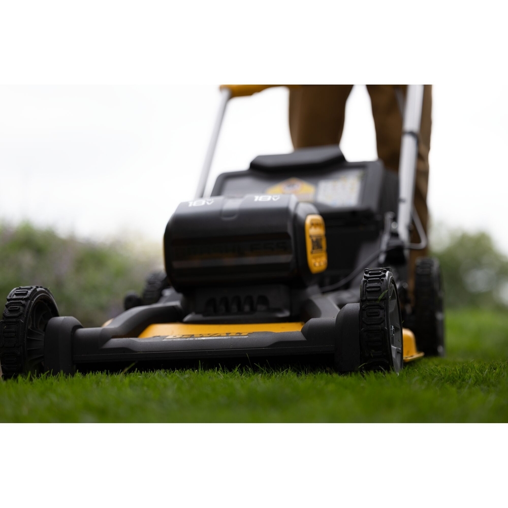 Tondeuse 53 cm XR 2 X 18V 8Ah Li-Ion Brushless - autopropulsée - DCMWSP156W2-QW - DEWALT