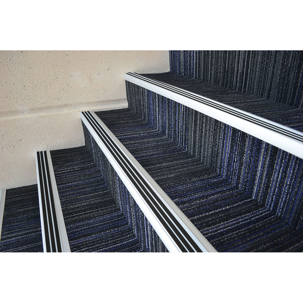 Nez de marche antidérapant aluminium recouvert de sable quartz VISO - NDM1300BK