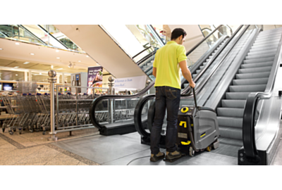 Nettoyage escalators : machines pour gares et centres commerciaux