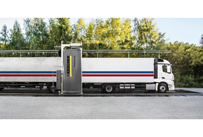 Lavage utilitaires et poids lourds : portique fixe ou laveuse mobile