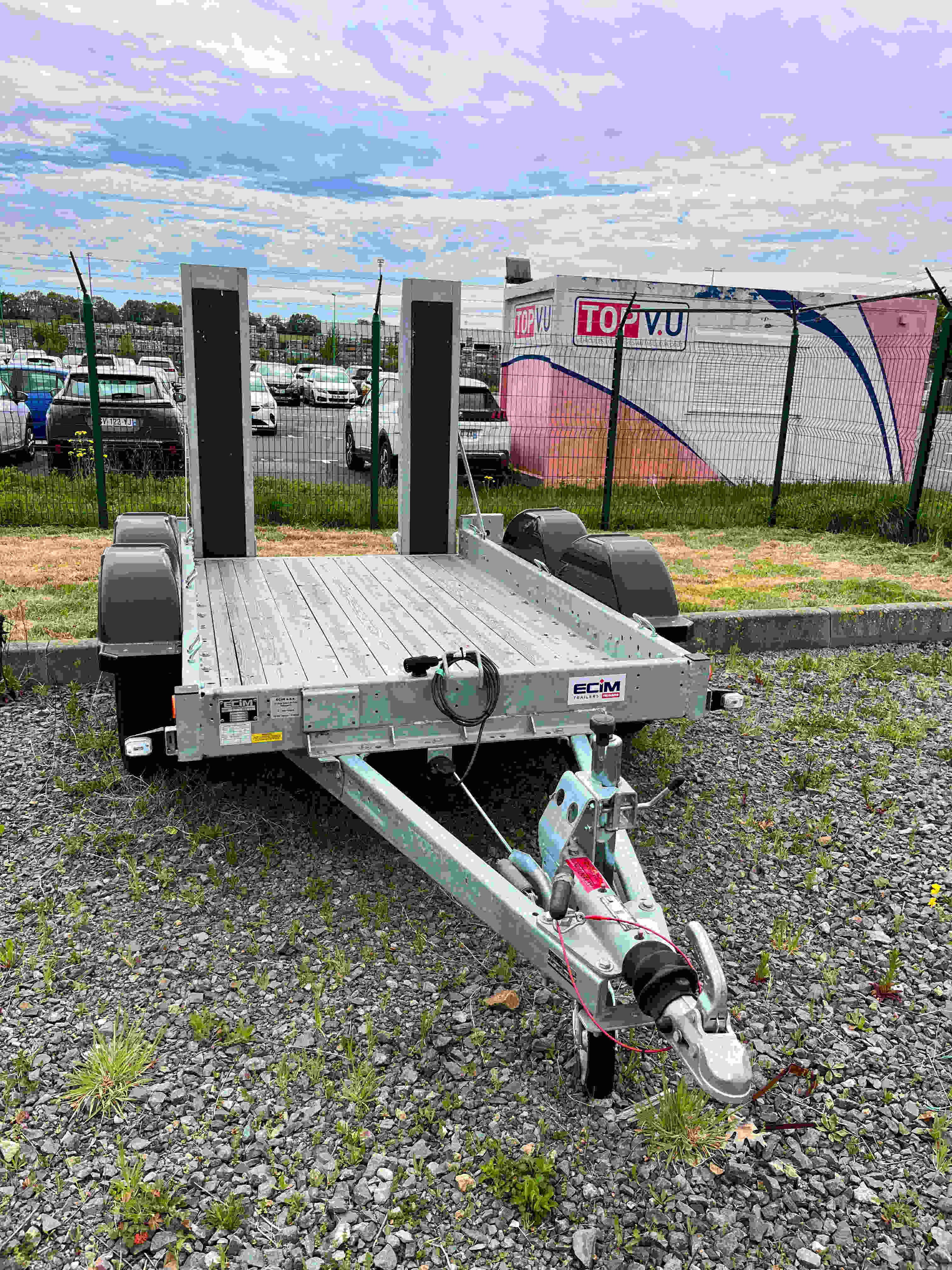 REMORQUE PORTE ENGIN 2,5T FLECHE EN V  AVEC FEUX LEDS - PEGD25V250AF