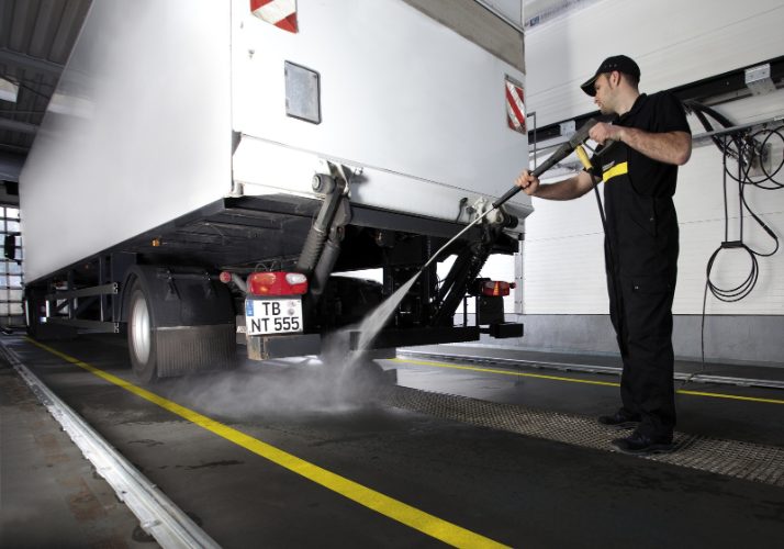 manual high-pressure washing